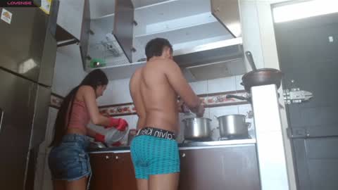 Snapshot of alexvsluisa chatting on February 7, 2025, 6:02 pm alex y luisa online show from February 7, 2025, 6:02 pm