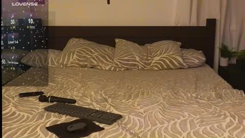 Snapshot of alexxone_ chatting on October 5, 2025, 1:53 pm Alex online show from October 5, 2025, 1:53 pm