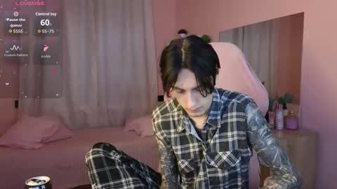 Snapshot of alexxone_ chatting on November 7, 2025, 12:16 pm Alex online show from November 7, 2025, 12:16 pm