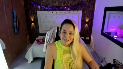 alezzafox__ online show from October 13, 2025, 6:52 pm