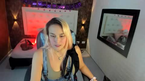 alezzafox__ online show from October 23, 2025, 4:45 am