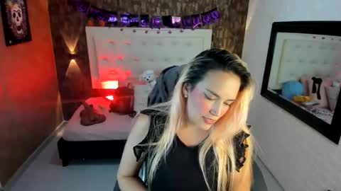 alezzafox__ online show from October 24, 2025, 4:31 am