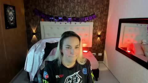alezzafox__ online show from October 27, 2025, 4:27 am