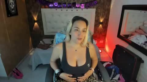 alezzafox__ online show from October 29, 2025, 4:59 am