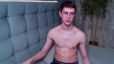 Alfie online show from December 19, 2025, 1:34 am