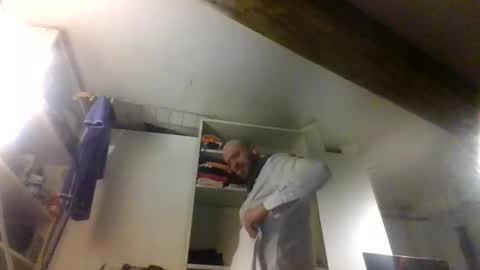 Edgarrrdd1021 online show from April 15, 2026, 7:10 pm