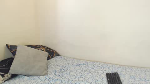 algiz_ online show from November 9, 2025, 9:13 pm