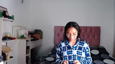 Snapshot of alia054 chatting on October 29, 2025, 1:35 pm Alia online show from October 29, 2025, 1:35 pm