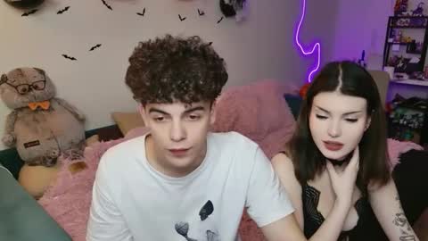 Snapshot of alice118james chatting on October 12, 2025, 6:29 pm alice and james online show from October 12, 2025, 6:29 pm