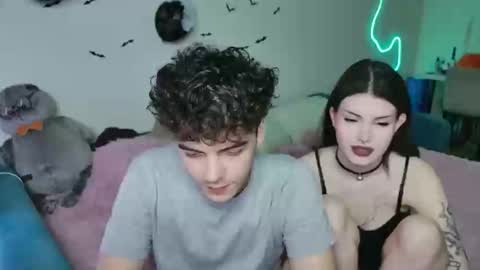 Snapshot of alice118james chatting on October 17, 2025, 6:43 pm alice and james online show from October 17, 2025, 6:43 pm