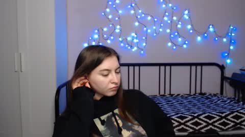 Snapshot of alice_________________________ chatting on December 3, 2024, 9:56 pm Alice online show from December 3, 2024, 9:56 pm