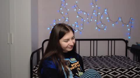 Snapshot of alice_________________________ chatting on December 11, 2024, 10:16 pm Alice online show from December 11, 2024, 10:16 pm