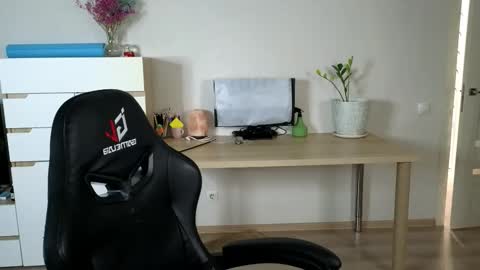 Snapshot of alice_________________________ chatting on October 11, 2025, 4:27 pm Alice online show from October 11, 2025, 4:27 pm