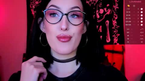 Snapshot of alice___mistress chatting on October 19, 2025, 12:33 am Miss Alice online show from October 19, 2025, 12:33 am