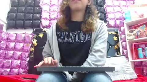 Snapshot of alice_magnus chatting on October 10, 2025, 12:15 pm alice online show from October 10, 2025, 12:15 pm