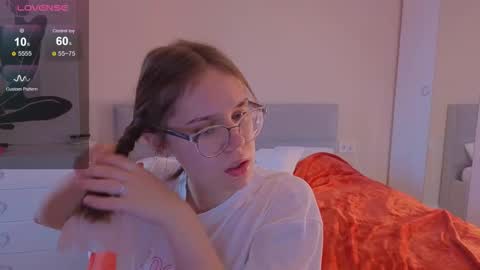 Snapshot of alice_miiiller chatting on October 14, 2025, 2:56 am Alice online show from October 14, 2025, 2:56 am