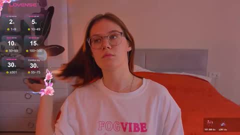 Snapshot of alice_miiiller chatting on October 17, 2025, 4:31 pm Alice online show from October 17, 2025, 4:31 pm