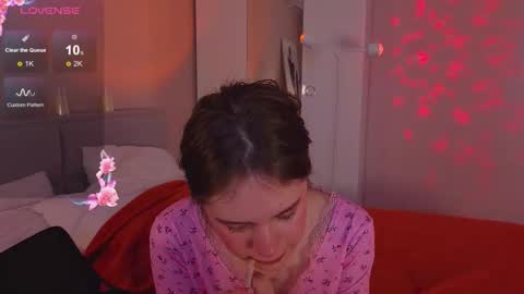 Snapshot of alice_miiiller chatting on November 7, 2025, 4:01 am Alice online show from November 7, 2025, 4:01 am