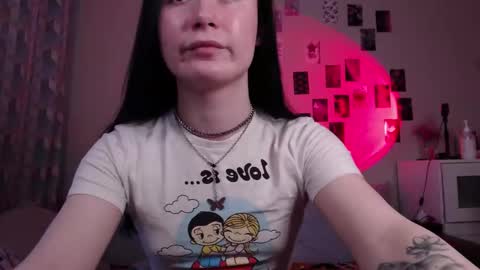 Snapshot of alice_perrez chatting on February 26, 2025, 12:25 pm Alice and Mike online show from February 26, 2025, 12:25 pm