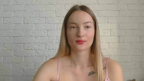 Snapshot of alice_sweet_01 chatting on November 19, 2025, 11:21 am Alice online show from November 19, 2025, 11:21 am