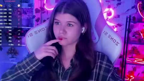 Snapshot of alice_tails chatting on July 9, 2026, 9:08 pm Alice online show from July 9, 2026, 9:08 pm