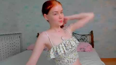 Snapshot of alice_with_freckles chatting on June 25, 2026, 10:09 am Alice online show from June 25, 2026, 10:09 am