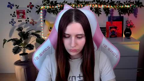 alicecharmy online show from April 3, 2026, 3:43 pm