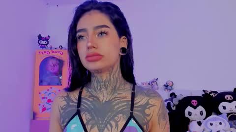 Snapshot of alicee_0 chatting on October 21, 2025, 4:41 pm Alice online show from October 21, 2025, 4:41 pm