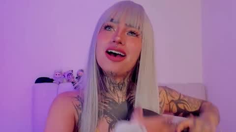 Snapshot of alicee_0 chatting on November 17, 2025, 8:03 pm Alice online show from November 17, 2025, 8:03 pm