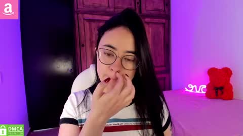 Snapshot of alicee_2 chatting on May 8, 2026, 1:27 pm Aliceee .. 97YP9VWGZHrefnav wishlist lists 1 online show from May 8, 2026, 1:27 pm