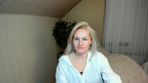 Snapshot of alicee__grace chatting on December 13, 2024, 7:53 pm Alicee online show from December 13, 2024, 7:53 pm
