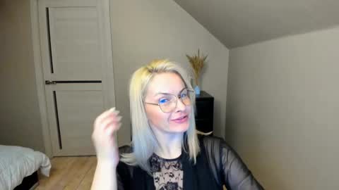 Snapshot of alicee__grace chatting on February 26, 2025, 7:27 pm Alicee online show from February 26, 2025, 7:27 pm