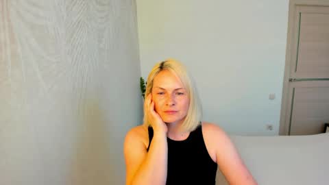 Snapshot of alicee__grace chatting on May 18, 2026, 8:53 am Alicee online show from May 18, 2026, 8:53 am