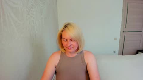 Snapshot of alicee__grace chatting on May 19, 2026, 9:37 am Alicee online show from May 19, 2026, 9:37 am