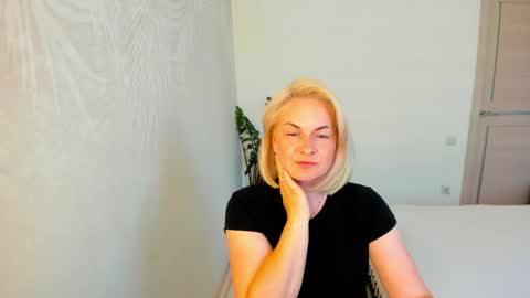 Snapshot of alicee__grace chatting on May 30, 2026, 12:24 pm Alicee online show from May 30, 2026, 12:24 pm