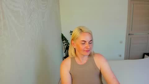 Snapshot of alicee__grace chatting on June 3, 2026, 2:33 pm Alicee online show from June 3, 2026, 2:33 pm