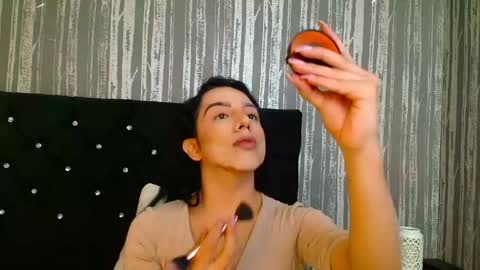 Snapshot of alicee_moonn chatting on April 17, 2026, 7:06 pm alicee_moonn online show from April 17, 2026, 7:06 pm