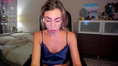 Daniella online show from November 23, 2025, 3:17 am