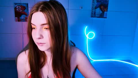 Snapshot of aliceinredsquare_ chatting on October 1, 2025, 5:02 am Alice online show from October 1, 2025, 5:02 am