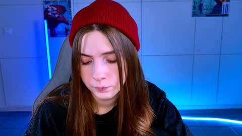 Snapshot of aliceinredsquare_ chatting on October 28, 2025, 5:11 am Alice online show from October 28, 2025, 5:11 am