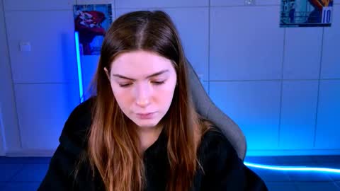 Snapshot of aliceinredsquare_ chatting on October 31, 2025, 5:08 am Alice online show from October 31, 2025, 5:08 am