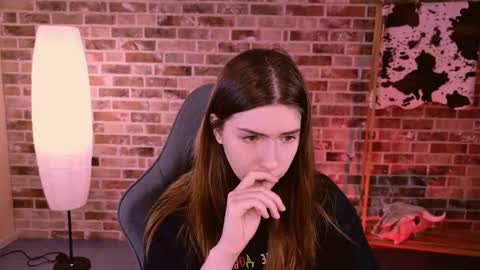 Snapshot of aliceinredsquare_ chatting on November 6, 2025, 5:19 am Alice online show from November 6, 2025, 5:19 am