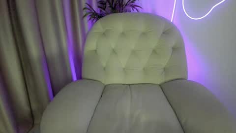 AliceLevine online show from May 20, 2026, 4:18 am
