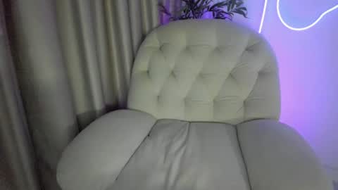Snapshot of alicelevine chatting on July 7, 2026, 6:47 am AliceLevine online show from July 7, 2026, 6:47 am