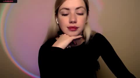 Snapshot of alicemeow_ chatting on November 7, 2025, 8:25 am Alice online show from November 7, 2025, 8:25 am