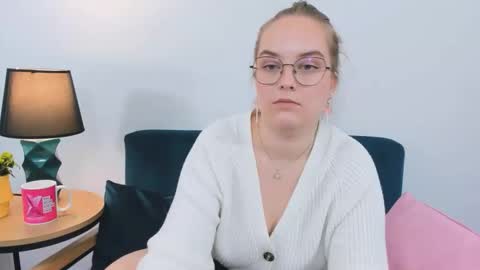 Snapshot of alicesensitive chatting on September 18, 2025, 11:01 am alicesensitive online show from September 18, 2025, 11:01 am