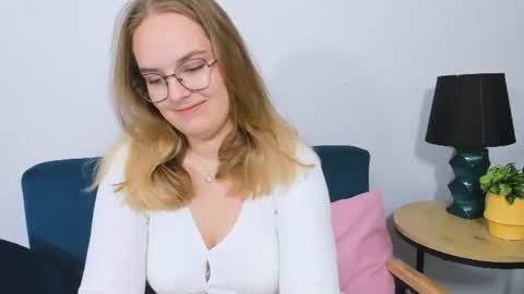 Snapshot of alicesensitive chatting on October 27, 2025, 11:03 am alicesensitive online show from October 27, 2025, 11:03 am