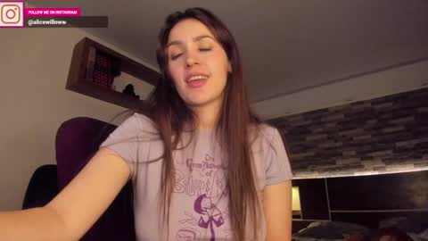 Snapshot of alicewillow chatting on February 21, 2025, 5:35 am Alice online show from February 21, 2025, 5:35 am