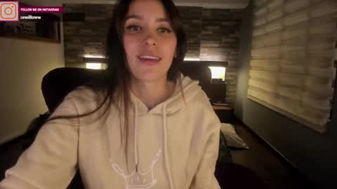 Snapshot of alicewillow chatting on March 5, 2025, 2:14 am Alice online show from March 5, 2025, 2:14 am