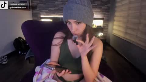 Snapshot of alicewillow chatting on March 6, 2025, 2:41 am Alice online show from March 6, 2025, 2:41 am